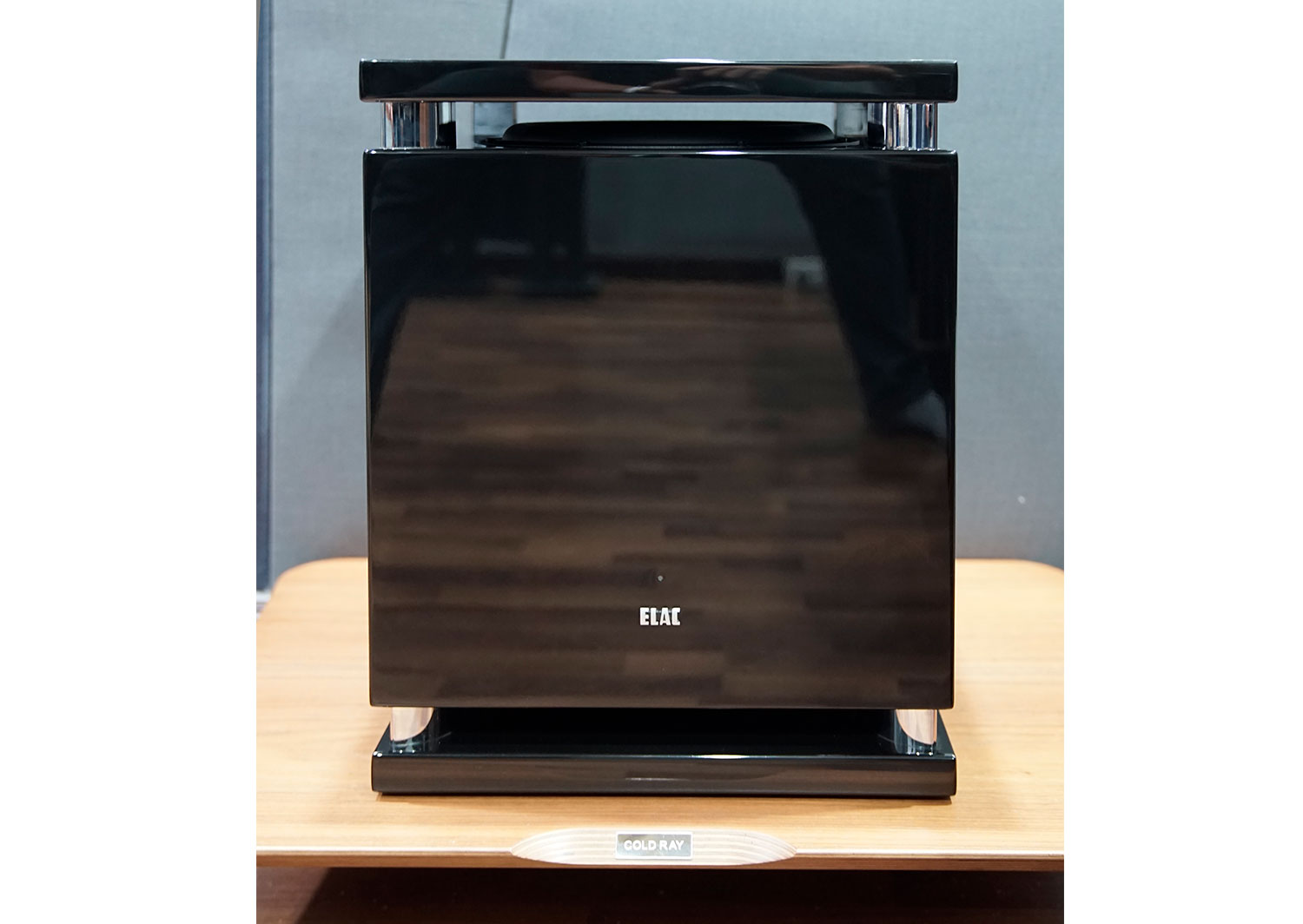 ELAC SUB-2070 (Black Highgloss) 
(Demo) สินค้าตัวโชว์ราคาพิเศษ (สุขุมวิท 101/1)