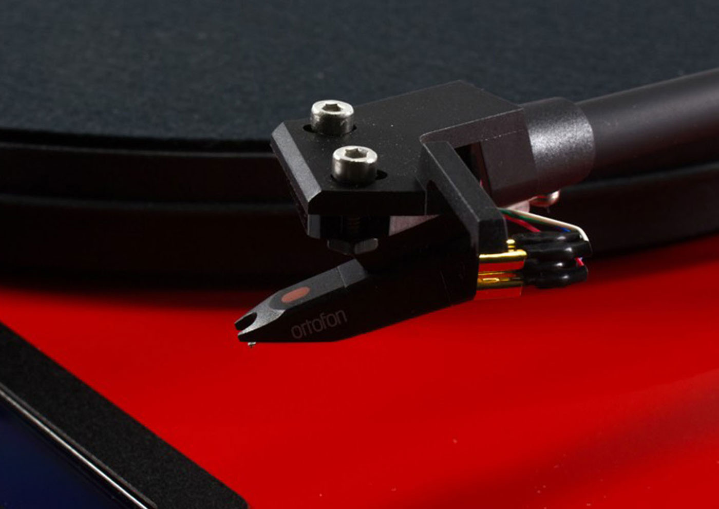 Jukebox E1 (Red)
(พร้อมหัวเข็ม Ortofon รุ่น OM5E)